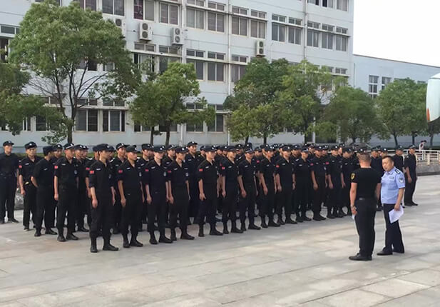 武汉保安服务公司领导到基地检查冬季供暖工作